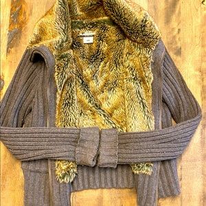 Columbia XL zipper sweater faux fur lined.